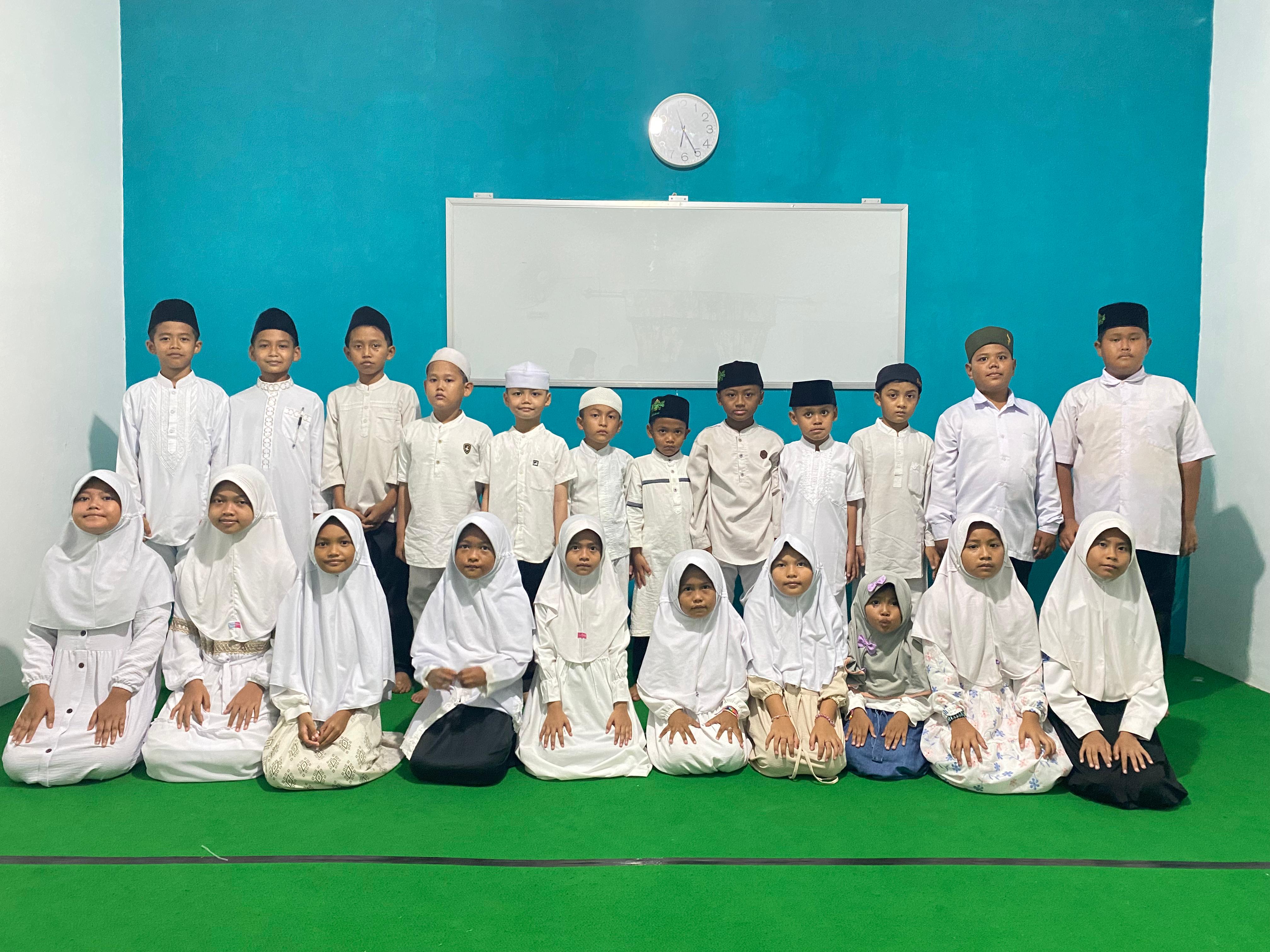 Dokumentasi Santri & Santriwati Rumah Tahsin Qur'an Al-Madani Angkatan 1 Tahun Ajaran 2025/2026